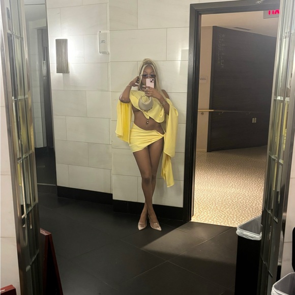 Yellow Set - Picture 2 of 3